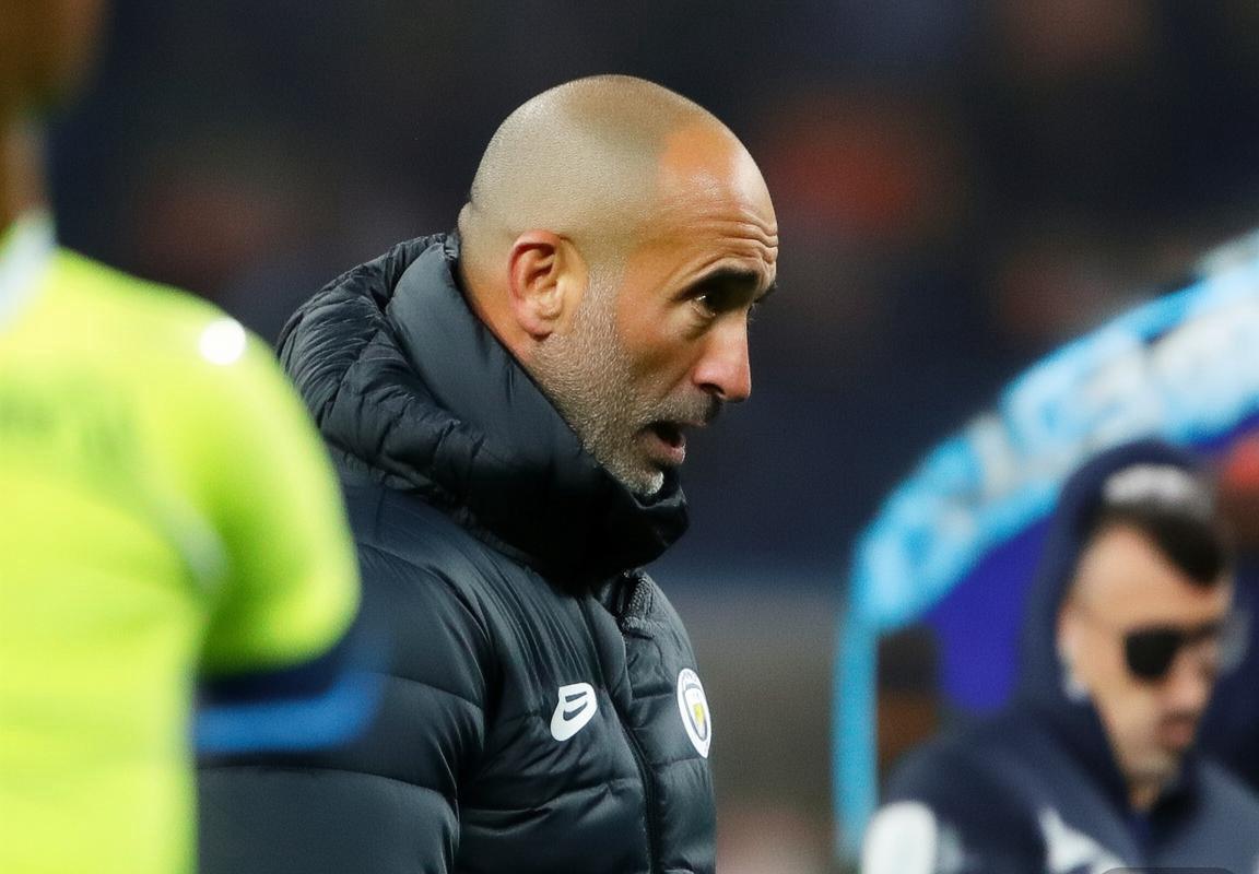 足球裁判VAR失误引瓜迪奥拉愤怒，探讨VAR优缺点及未来影响